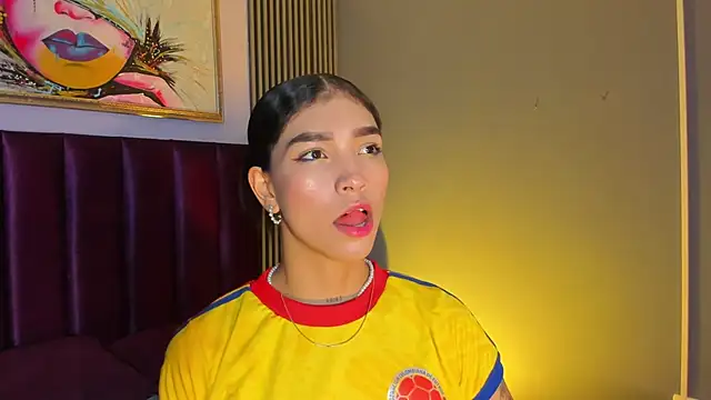 Snapshot of LauraAristizabal chatting on 23, 6, 2026 LauraAristizabal online show from 23, 6, 2026