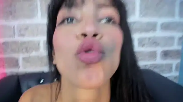 LauraAristizabal online show from 18, 3, 2025