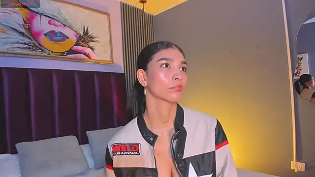 Snapshot of LauraAristizabal chatting on 3, 7, 2026 LauraAristizabal online show from 3, 7, 2026