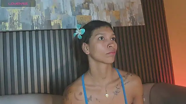 LauraAristizabal online show from 4, 10, 2025
