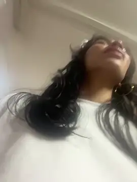 LauraAristizabal online show from 4, 6, 2026