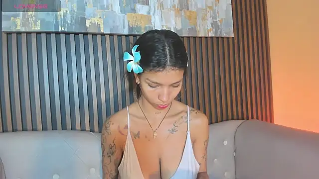 LauraAristizabal online show from 1, 10, 2025