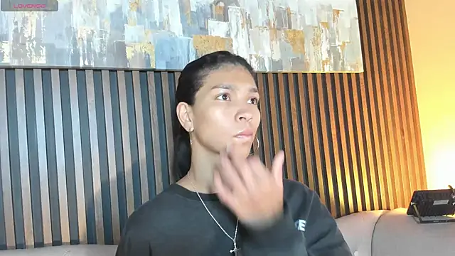 LauraAristizabal online show from 15, 2, 2026