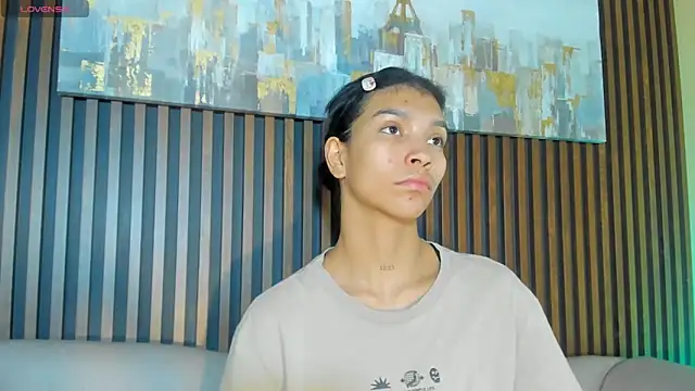 Snapshot of LauraAristizabal chatting on 22, 11, 2025 LauraAristizabal online show from 22, 11, 2025