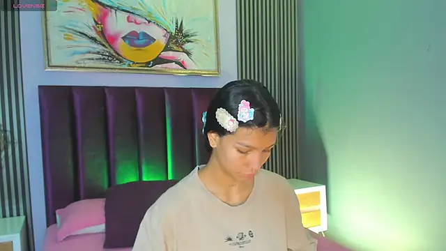 Snapshot of LauraAristizabal chatting on 24, 10, 2025 LauraAristizabal online show from 24, 10, 2025