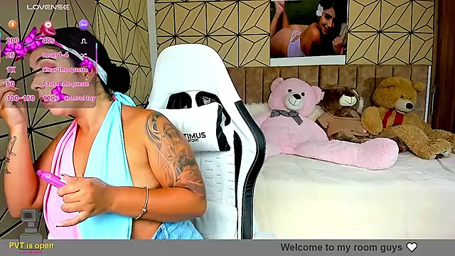 Snapshot of vane_lopez_ chatting on 8, 11, 2025 vane lopez online show from 8, 11, 2025