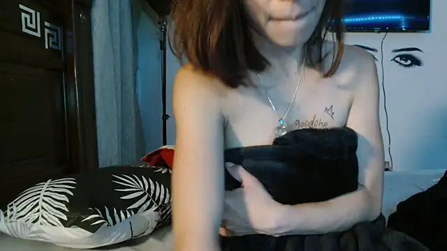 Snapshot of MINI_Petite chatting on 24, 7, 2026 MINI Petite online show from 24, 7, 2026