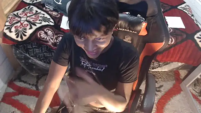 sexyjustin202 online show from 4, 10, 2025