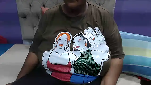Snapshot of GiantTittts chatting on 10, 9, 2025 GiantTittts online show from 10, 9, 2025
