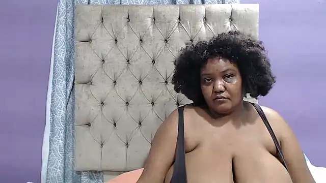 Snapshot of GiantTittts chatting on 22, 10, 2025 GiantTittts online show from 22, 10, 2025