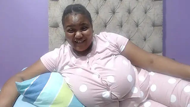Snapshot of GiantTittts chatting on 19, 3, 2025 GiantTittts online show from 19, 3, 2025