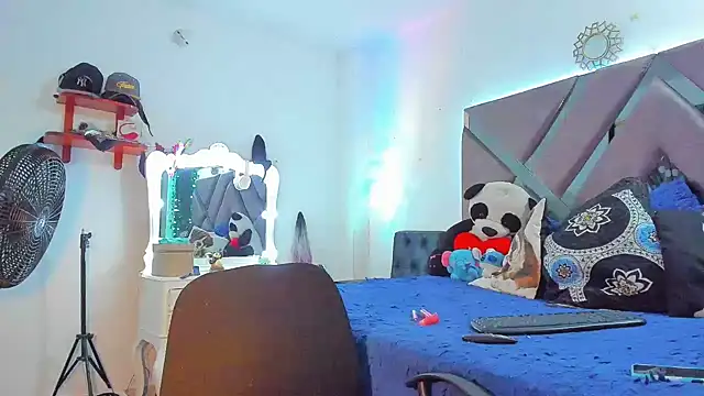 alondrahotxtf  online show from 2, 11, 2025