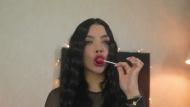 sarah hiill online show from 15, 4, 2026