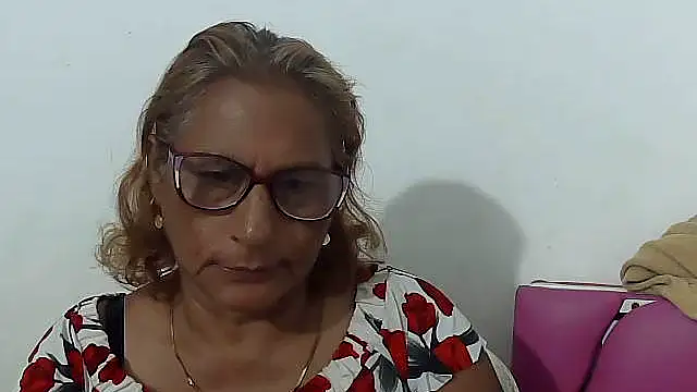 charrysexy1 online show from 15, 4, 2026