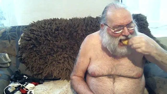 Snapshot of SexySantaC chatting on 5, 2, 2025 SexySantaC online show from 5, 2, 2025