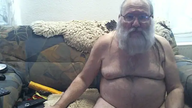 Snapshot of SexySantaC chatting on 17, 10, 2025 SexySantaC online show from 17, 10, 2025