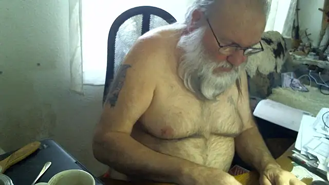 Snapshot of SexySantaC chatting on 26, 4, 2026 SexySantaC online show from 26, 4, 2026