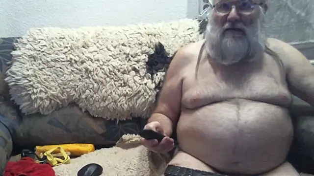 Snapshot of SexySantaC chatting on 19, 10, 2025 SexySantaC online show from 19, 10, 2025