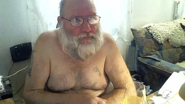 Snapshot of SexySantaC chatting on 4, 10, 2025 SexySantaC online show from 4, 10, 2025