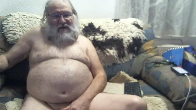 Snapshot of SexySantaC chatting on 4, 10, 2025 SexySantaC online show from 4, 10, 2025