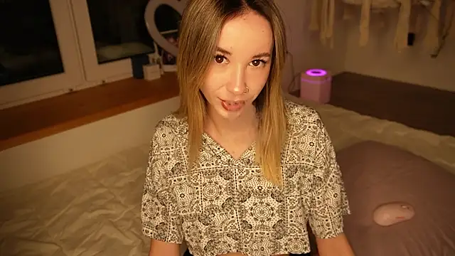 EmelyBenz online show from 12, 1, 2026