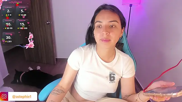 Miss Nicole online show from 26, 11, 2025