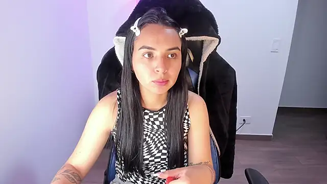 Miss Nicole online show from 8, 11, 2025