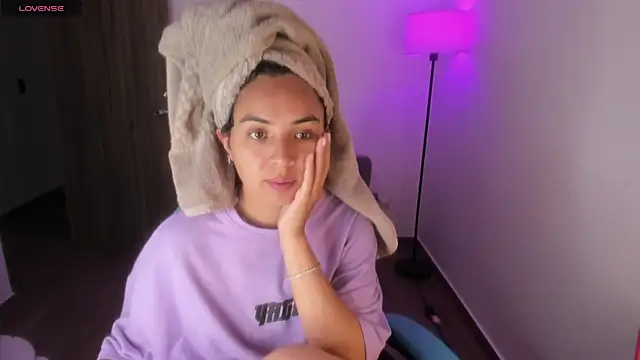 Miss Nicole online show from 17, 12, 2025