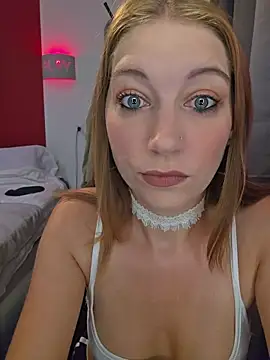 Snapshot of XLisaxx chatting on 7, 7, 2026 XLisaxx online show from 7, 7, 2026