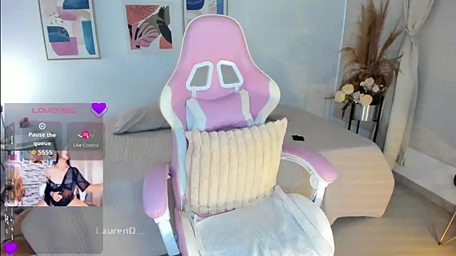 Snapshot of Misslaurenn chatting on 28, 4, 2026 Misslaurenn online show from 28, 4, 2026