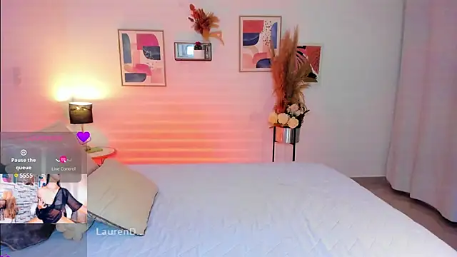 Snapshot of Misslaurenn chatting on 10, 9, 2025 Misslaurenn online show from 10, 9, 2025