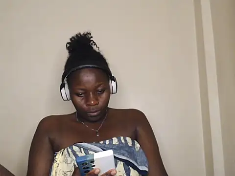 queenofqueens96 online show from 8, 4, 2026