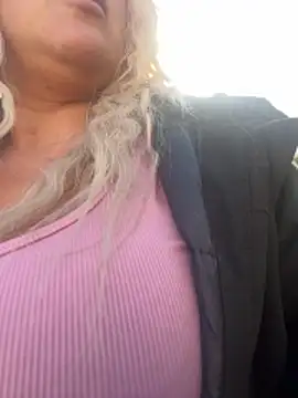 Bustyblondebabe32 online show from 31, 5, 2026