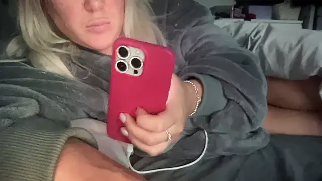 Bustyblondebabe32 online show from 26, 3, 2026