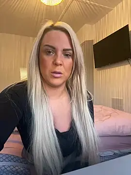 Bustyblondebabe32 online show from 14, 1, 2026