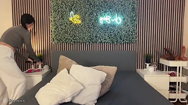 LizaRoxx online show from 7, 10, 2025