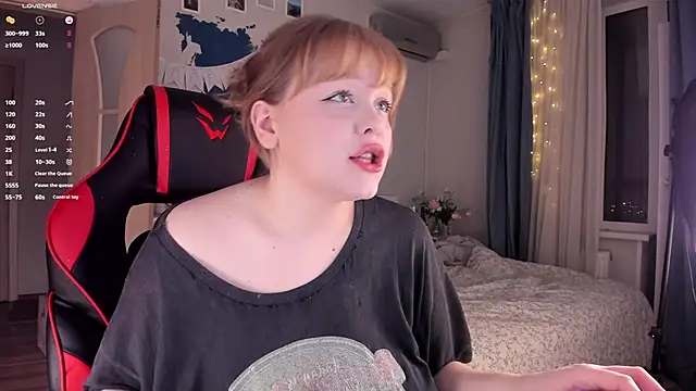 Snapshot of LisaLaas chatting on 4, 12, 2024 LisaLaas online show from 4, 12, 2024