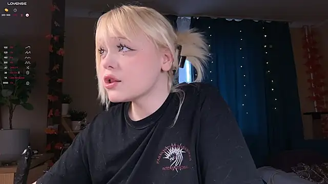 LisaLaas online show from 9, 11, 2025