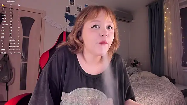Snapshot of LisaLaas chatting on 5, 12, 2024 LisaLaas online show from 5, 12, 2024