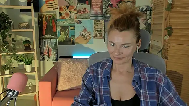 Snapshot of MistyBarnes chatting on 2, 3, 2025 MistyBarnes online show from 2, 3, 2025
