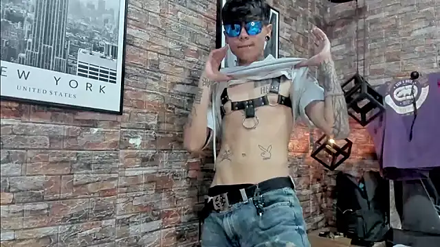 Snapshot of AcidMilo chatting on 17, 12, 2024 AcidMilo online show from 17, 12, 2024