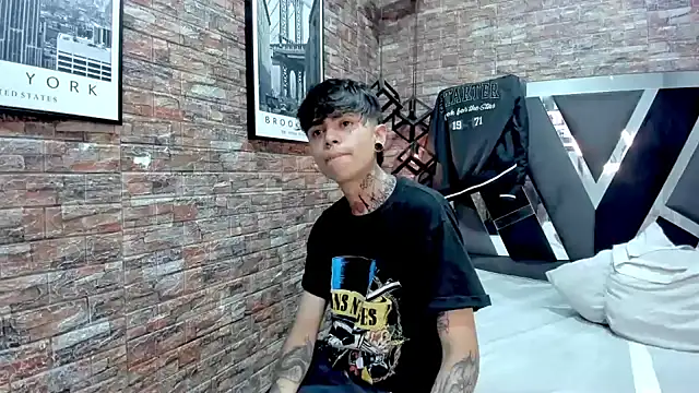 Snapshot of AcidMilo chatting on 6, 12, 2024 AcidMilo online show from 6, 12, 2024