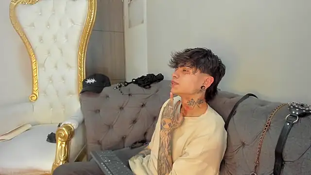 Snapshot of AcidMilo chatting on 2, 12, 2024 AcidMilo online show from 2, 12, 2024