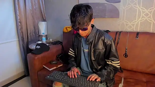 Snapshot of AcidMilo chatting on 7, 12, 2024 AcidMilo online show from 7, 12, 2024