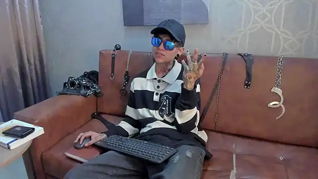 Snapshot of AcidMilo chatting on 9, 12, 2024 AcidMilo online show from 9, 12, 2024