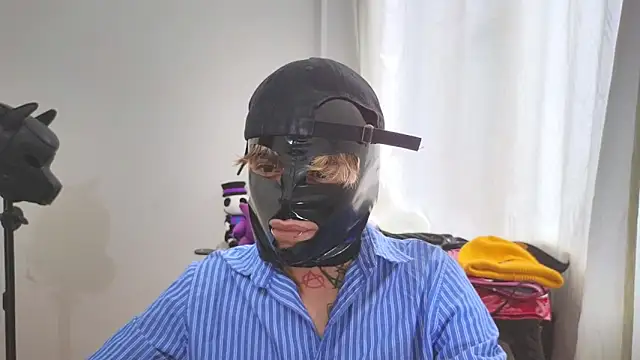 Snapshot of AcidMilo chatting on 10, 3, 2025 AcidMilo online show from 10, 3, 2025