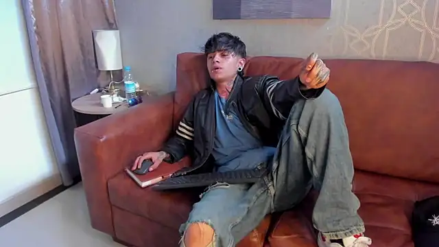 Snapshot of AcidMilo chatting on 7, 12, 2024 AcidMilo online show from 7, 12, 2024