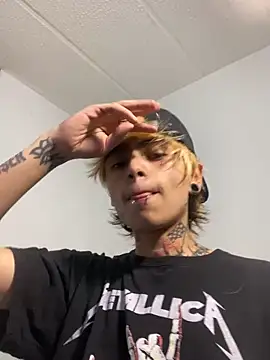 Snapshot of AcidMilo chatting on 1, 10, 2025 AcidMilo online show from 1, 10, 2025
