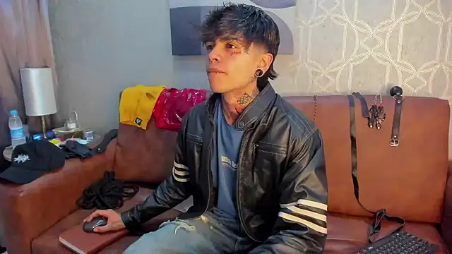 Snapshot of AcidMilo chatting on 7, 12, 2024 AcidMilo online show from 7, 12, 2024