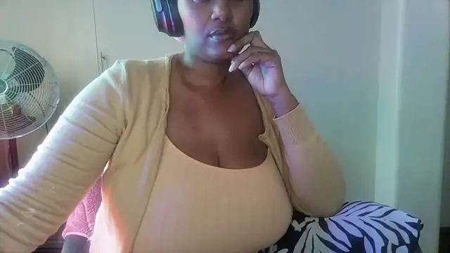 Snapshot of Charlie-Crawford chatting on 12, 6, 2026 Charlie-Crawford online show from 12, 6, 2026